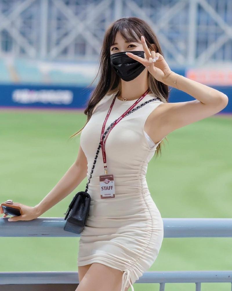 
ㅇㅎ) KIA 타이거즈 치어리더 수영복샷.

