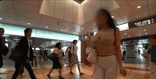 
시선 참기 lv.99.gif...
