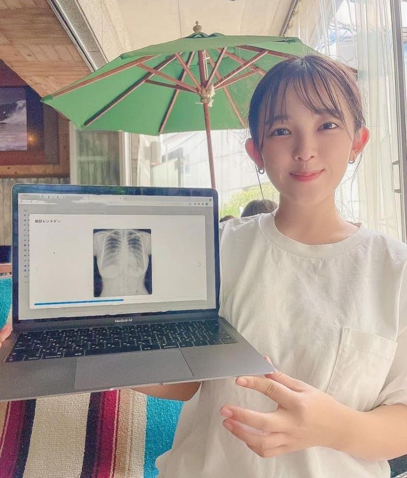 
인스타에 자연산 인증한 그라비아 아이돌...
