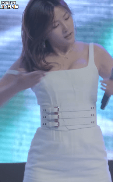 항상 예의 바르게 인사하는 오하영 누나.gif