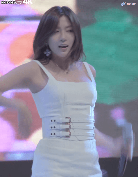 항상 예의 바르게 인사하는 오하영 누나.gif