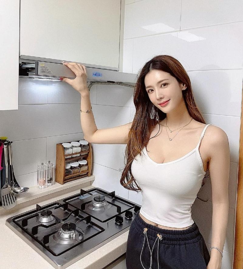 
♬ 뭘먹구 살길래
