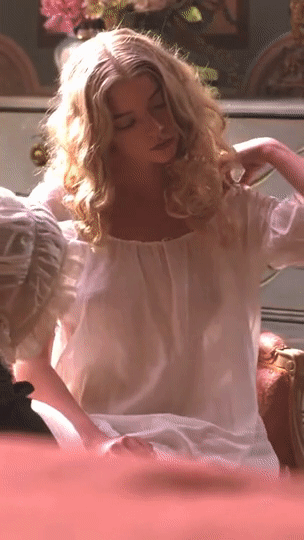 잠옷 씨스루.gif...