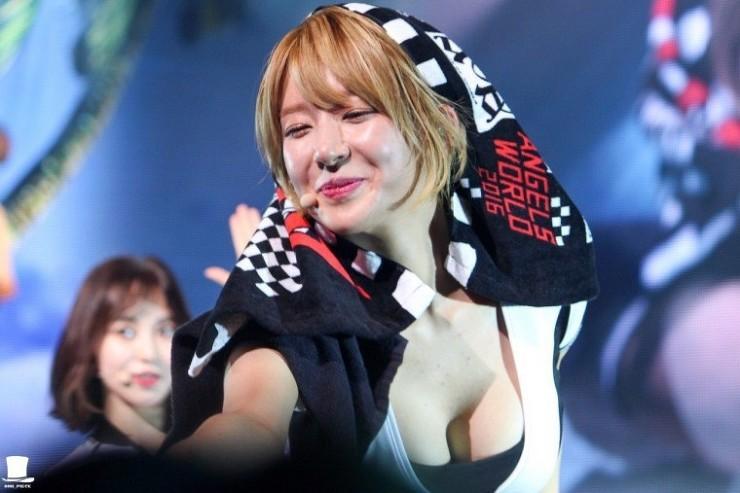 
초아의 과감했던 의상.jpgif
