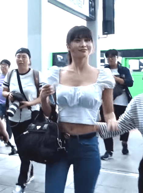 
글래모모의 자신감 있는 공항패션.jpgif
