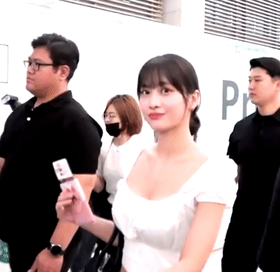 
글래모모의 자신감 있는 공항패션.jpgif
