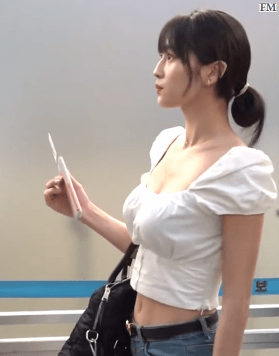
글래모모의 자신감 있는 공항패션.jpgif
