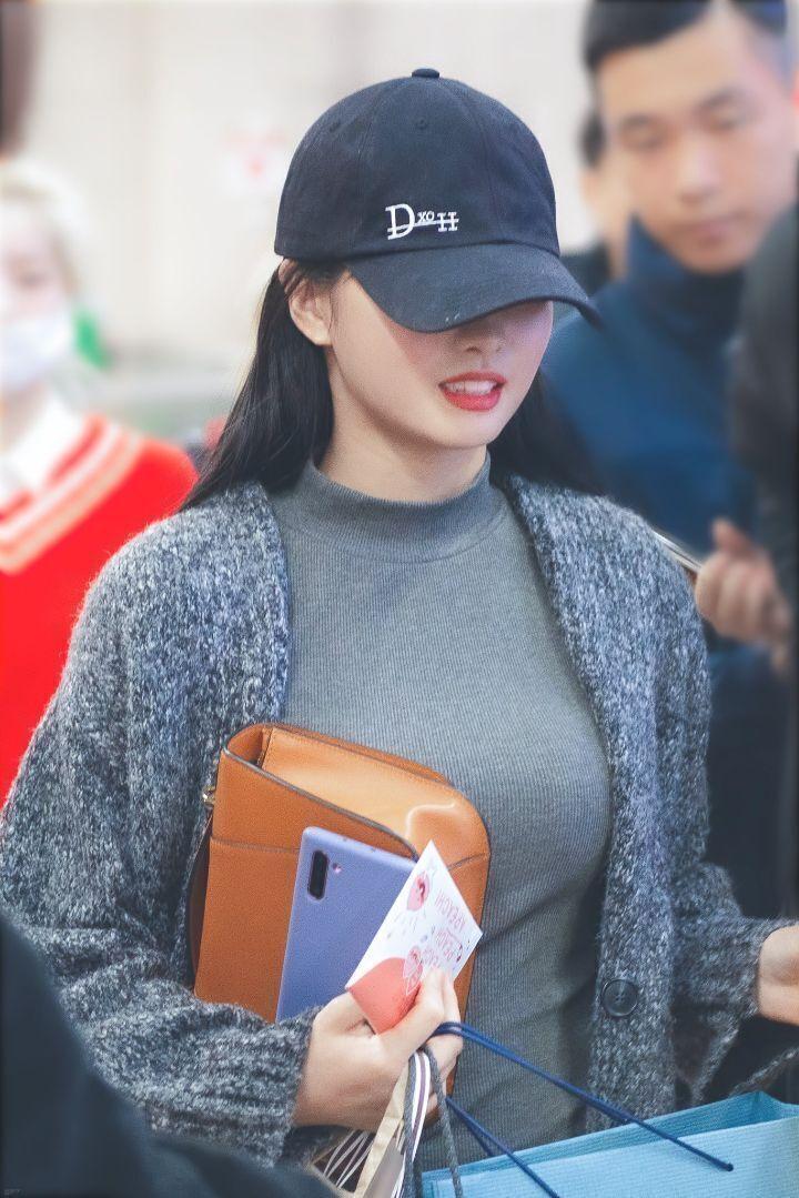 
글래모모의 자신감 있는 공항패션.jpgif
