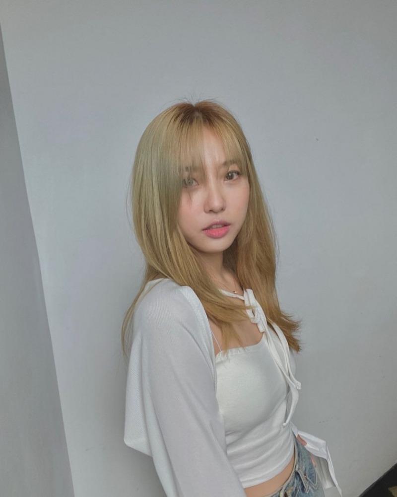 
다혜 인스타_금발 레깅스.jpg
