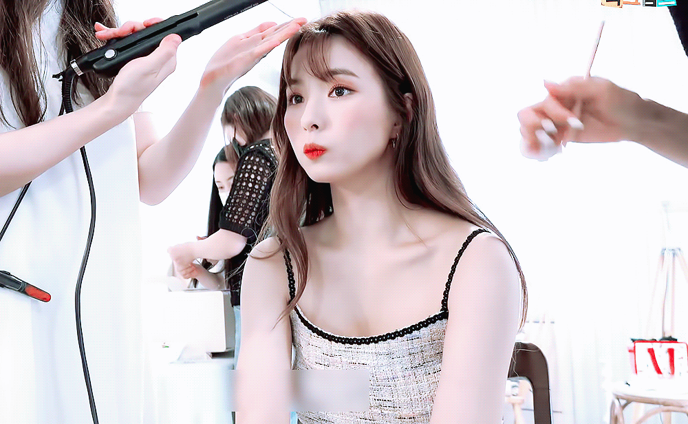 
바닐라코 광고찍는 신세경 미모 ㄷㄷ.gif

