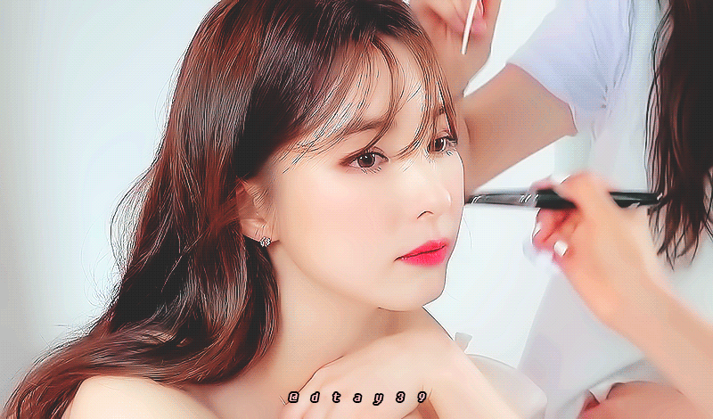 
바닐라코 광고찍는 신세경 미모 ㄷㄷ.gif
