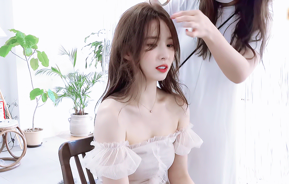 
바닐라코 광고찍는 신세경 미모 ㄷㄷ.gif
