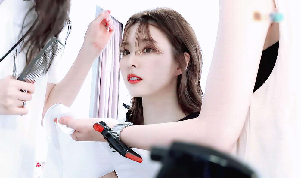 
바닐라코 광고찍는 신세경 미모 ㄷㄷ.gif
