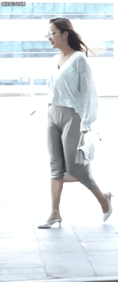 
바람이 심하게 불때.gif...
