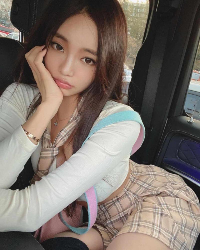 
요즘 핫한 모델
