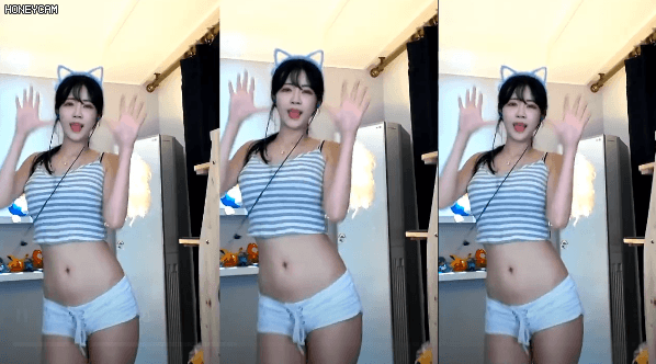 
흔들~ 흔들~ 흰색 핫팬츠
