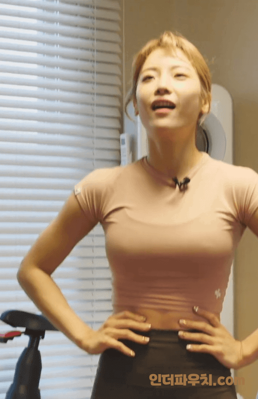 
무언가 보일듯 말듯
