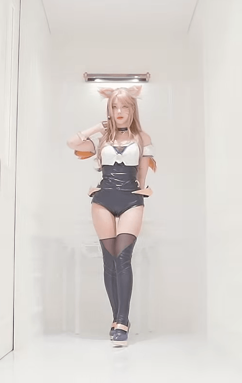 
꽉끼는 코스프레
