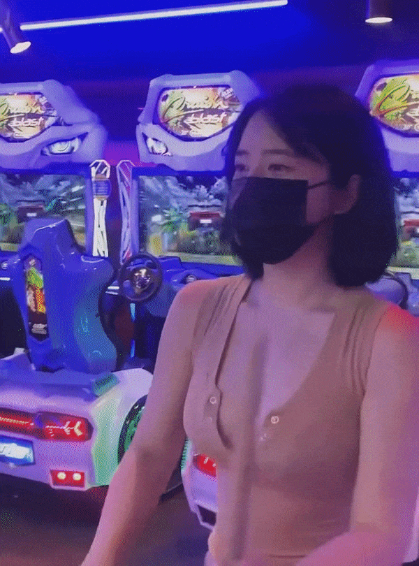 동네... 오락실.. 놀러간... 왕가슴... 유튜버.. 누나..