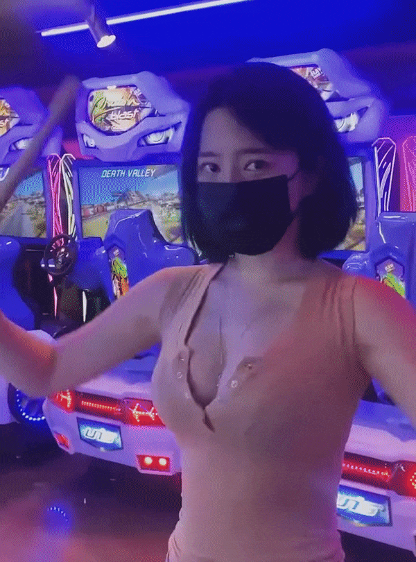 동네... 오락실.. 놀러간... 왕가슴... 유튜버.. 누나..
