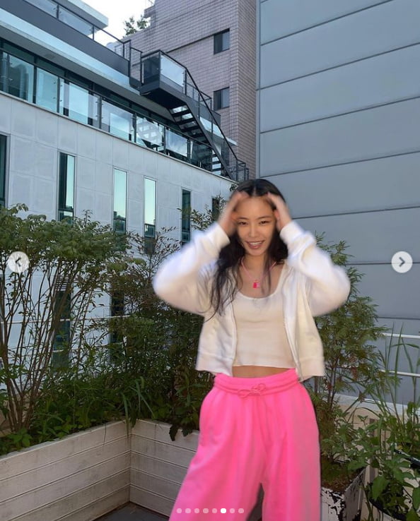 
손나은

