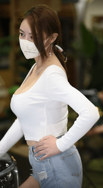 
버티기힘든 흰색티셔츠
