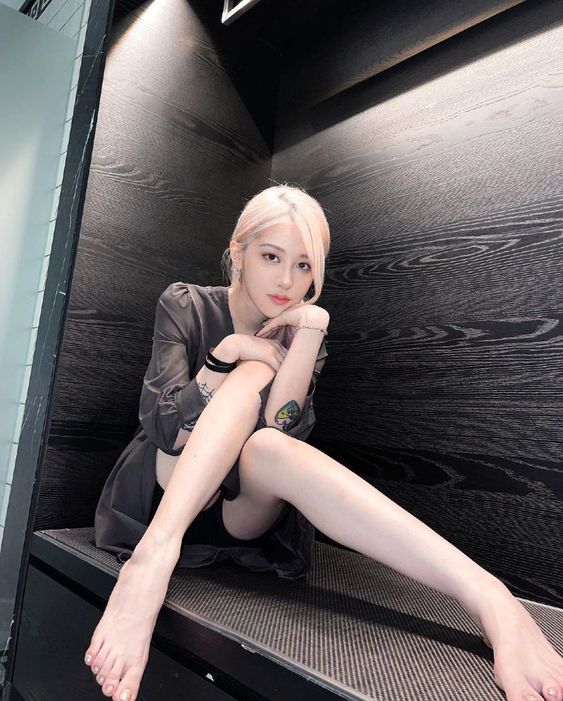 화요일 아침 매끈한 다리