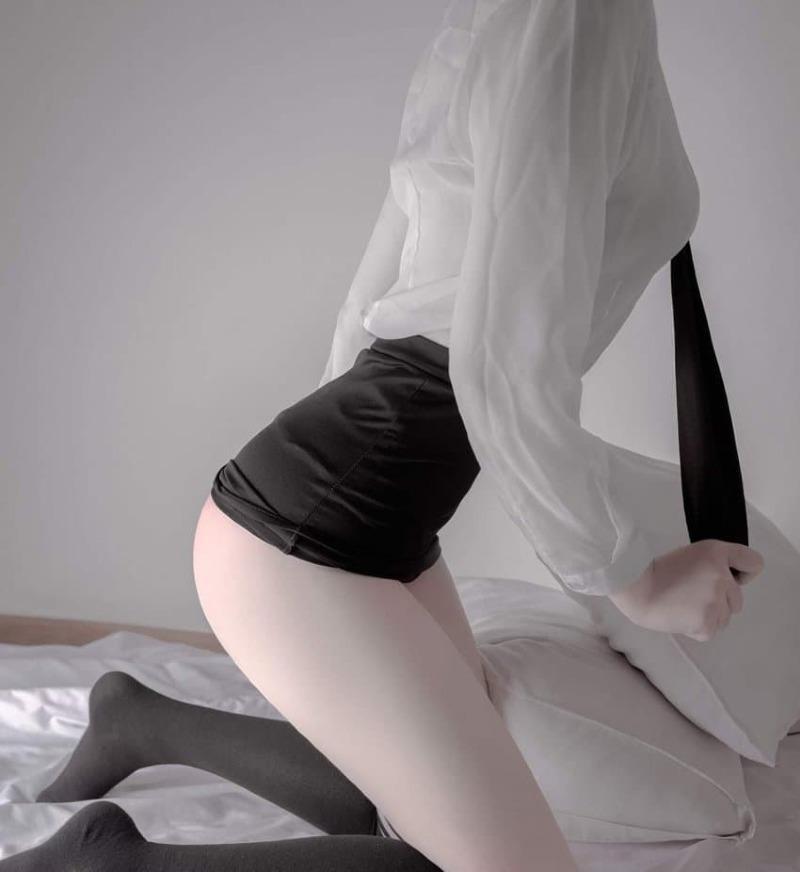 
하얀 女
