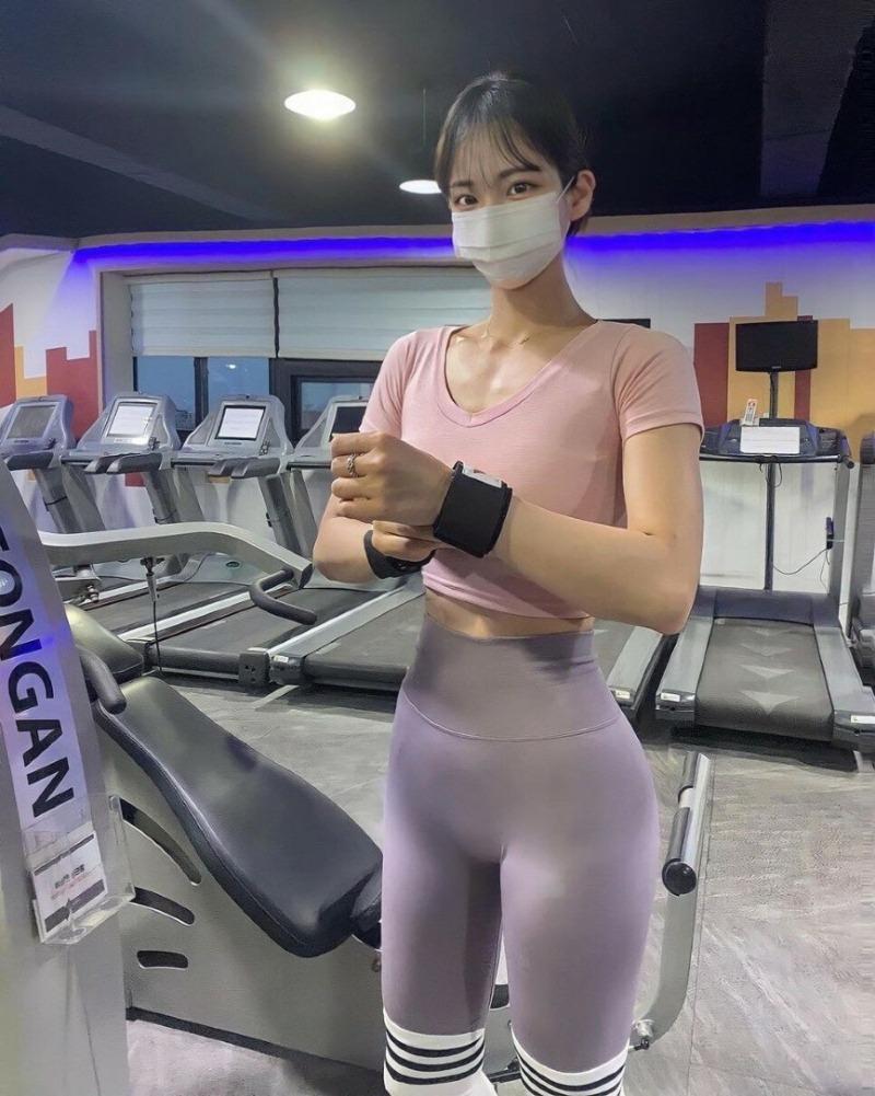 
레깅스 입고 등산하는 누나
