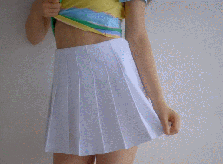
(후방) 치마 자랑 하는 ㅊㅈ.
