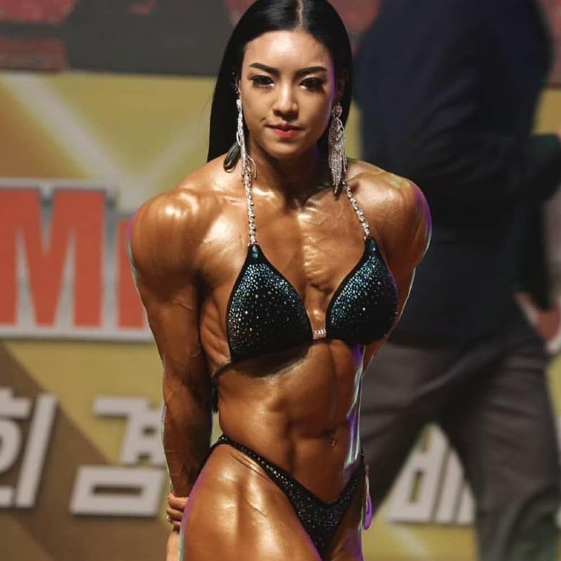 피지껄 쩌는 누님
