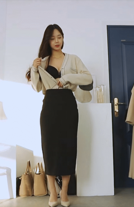 
옷 갈아 입는 처자 누가 더 끌림
