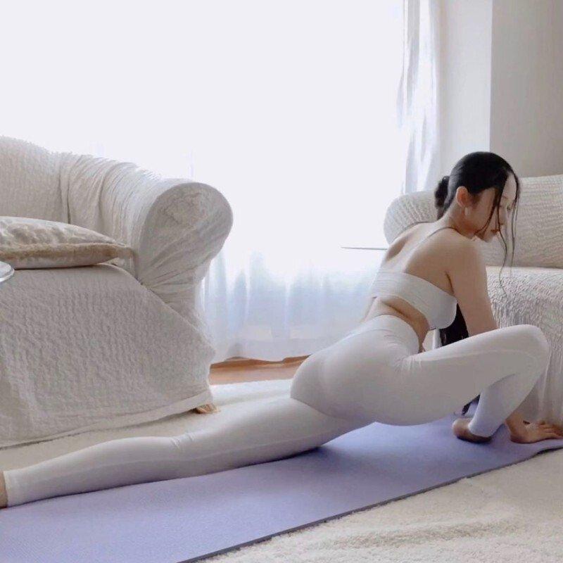 
요가녀의 스트레칭
