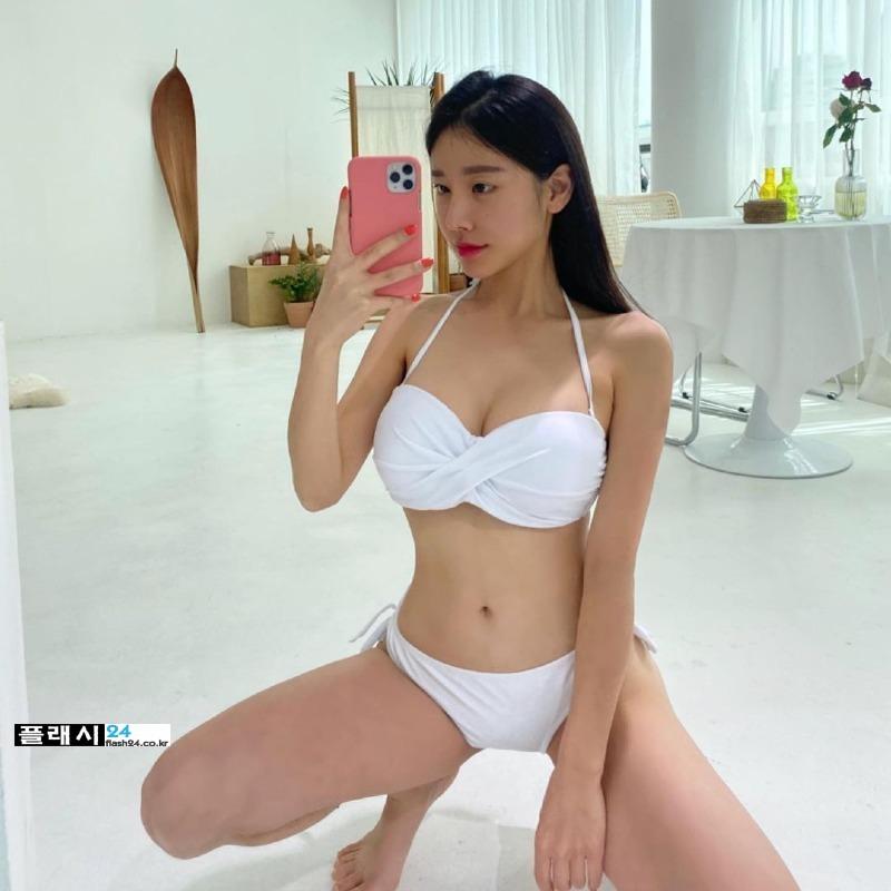 
모쏠이라면 들이대고 싶은 처자
