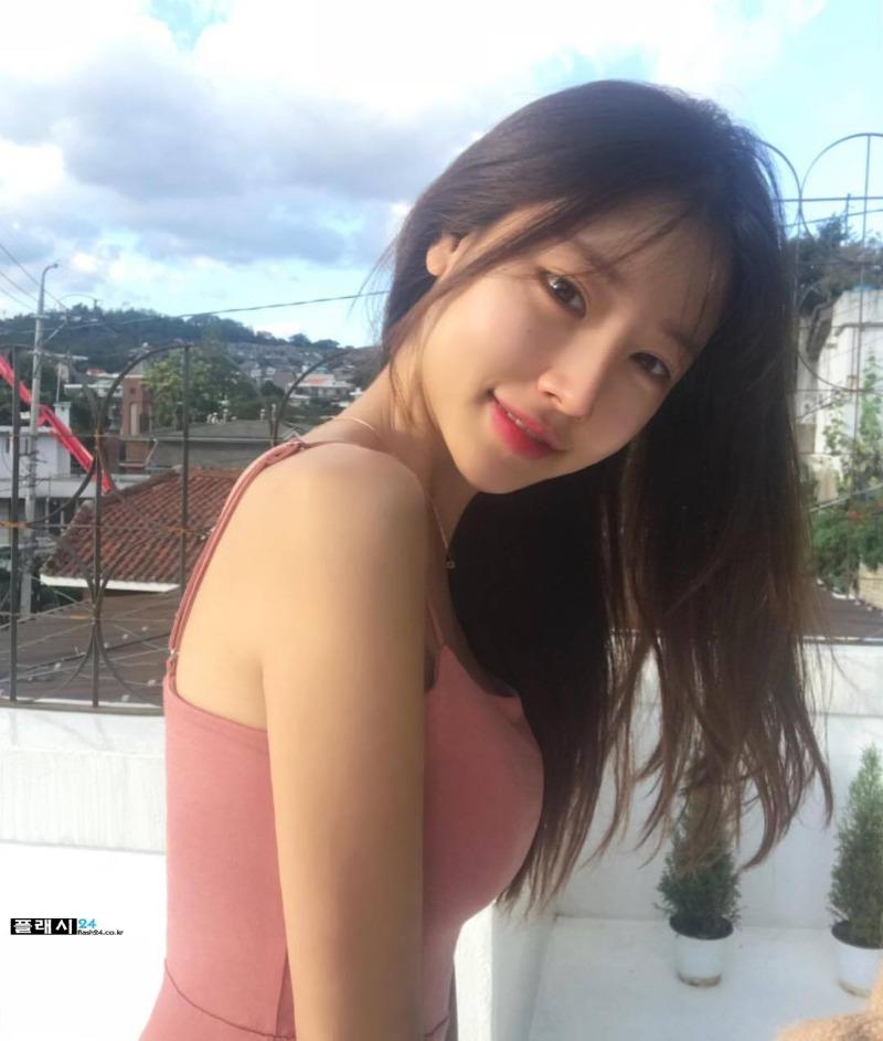 
모쏠이라면 들이대고 싶은 처자
