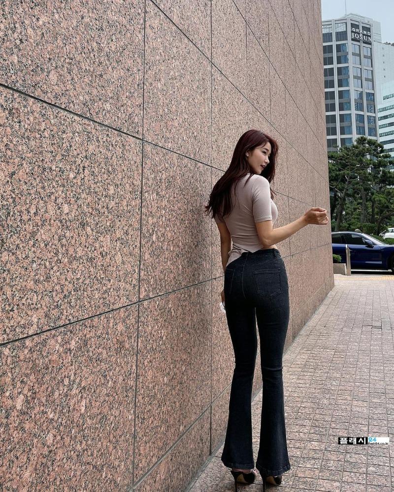 
전번 따고 싶은 뒷태

