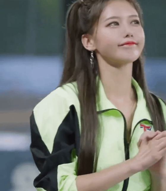 
자신있는.. 몸매... 치어리더... 누나..
