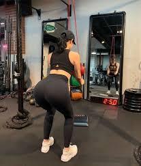 
헬스녀뒷태2
