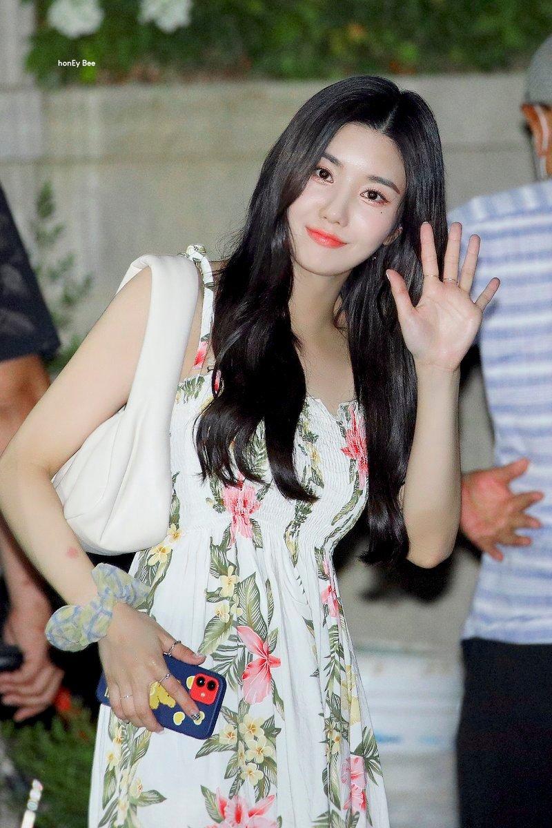 
오늘 권은비 생일이래요
