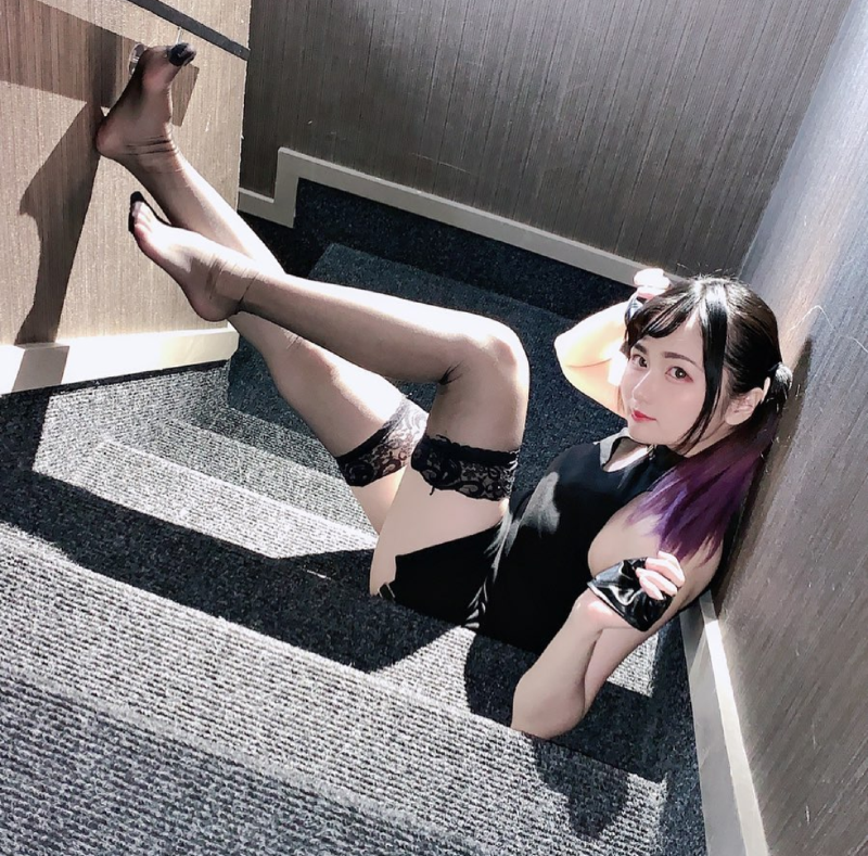 발 스타킹 신은 사진도 음란사진임??? 왜 삭제되는거지???