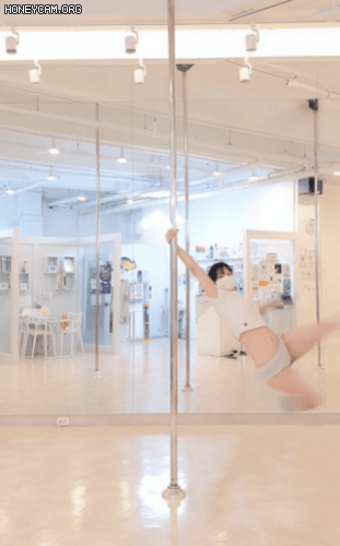 
폴 댄스 라는데 대단하네

