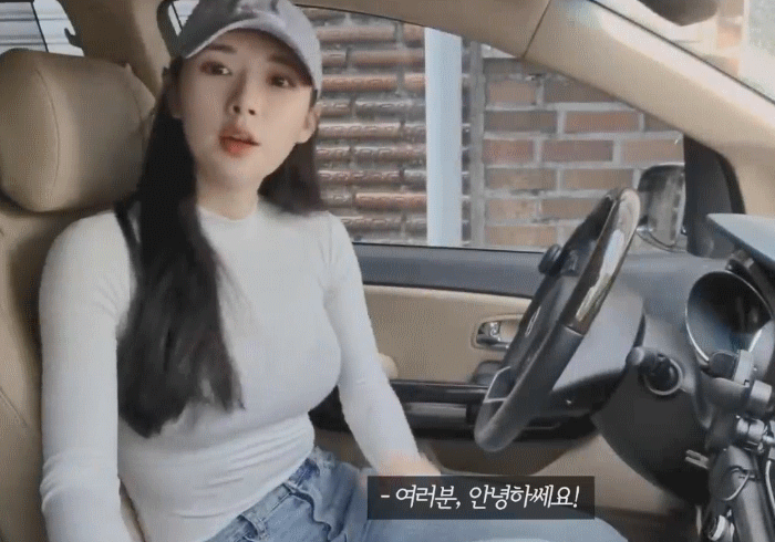 
매력적인 낚시 유튜브 진행자
