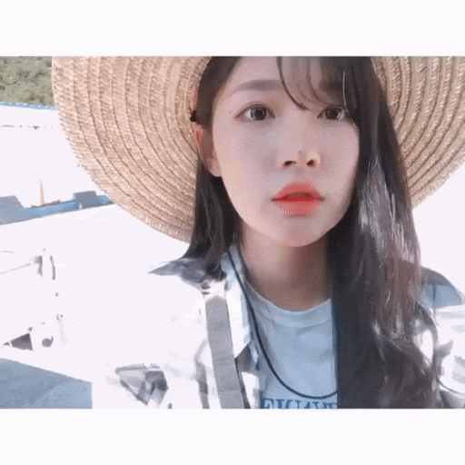 
매력적인 낚시 유튜브 진행자

