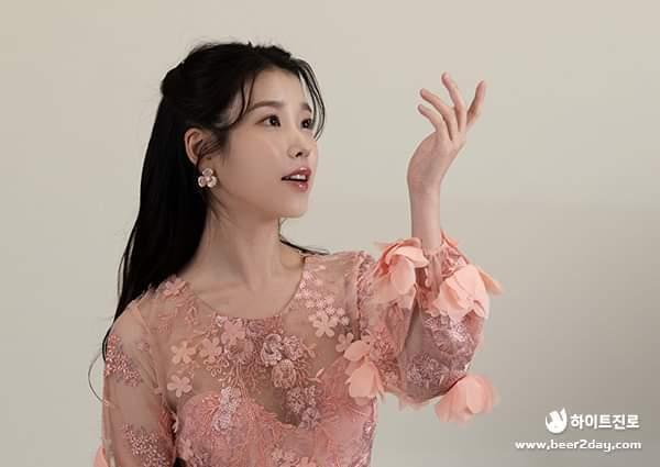 
[스압] 진로에서 올린 미공개 아이유 사진.jpg
