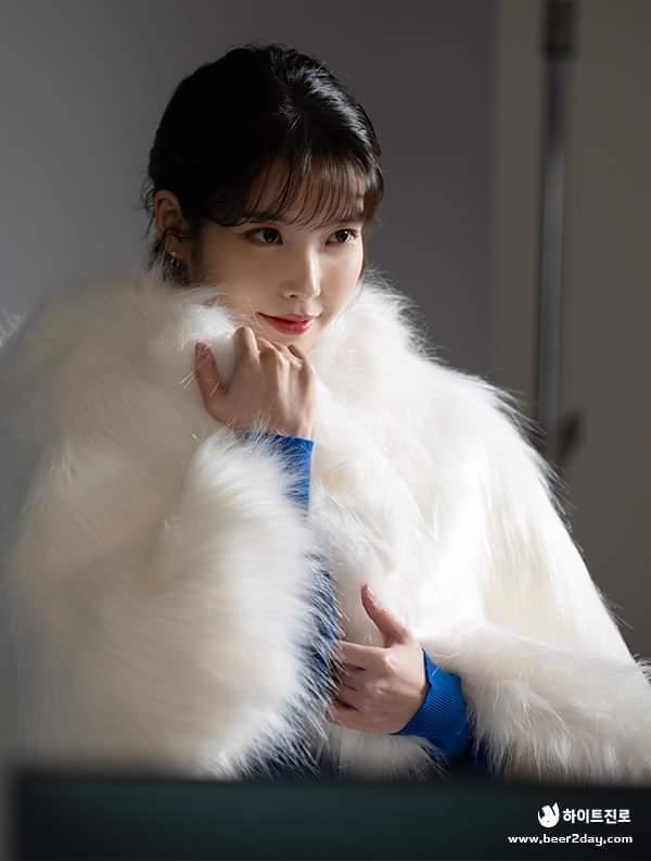 
[스압] 진로에서 올린 미공개 아이유 사진.jpg
