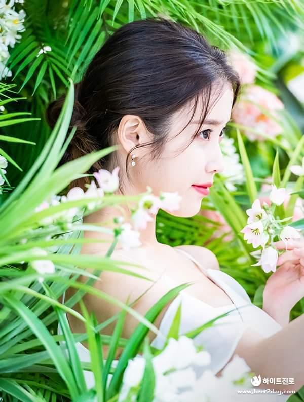 
[스압] 진로에서 올린 미공개 아이유 사진.jpg
