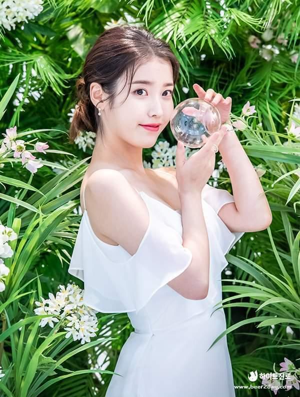 
[스압] 진로에서 올린 미공개 아이유 사진.jpg
