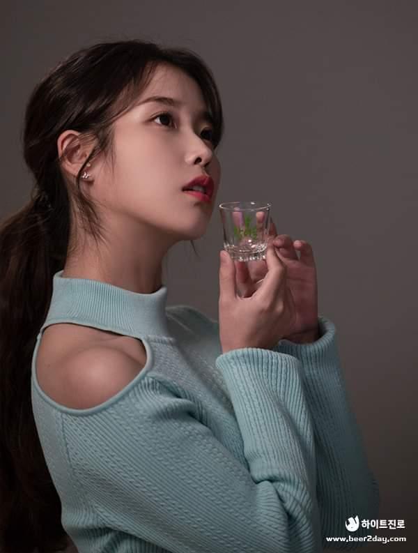
[스압] 진로에서 올린 미공개 아이유 사진.jpg
