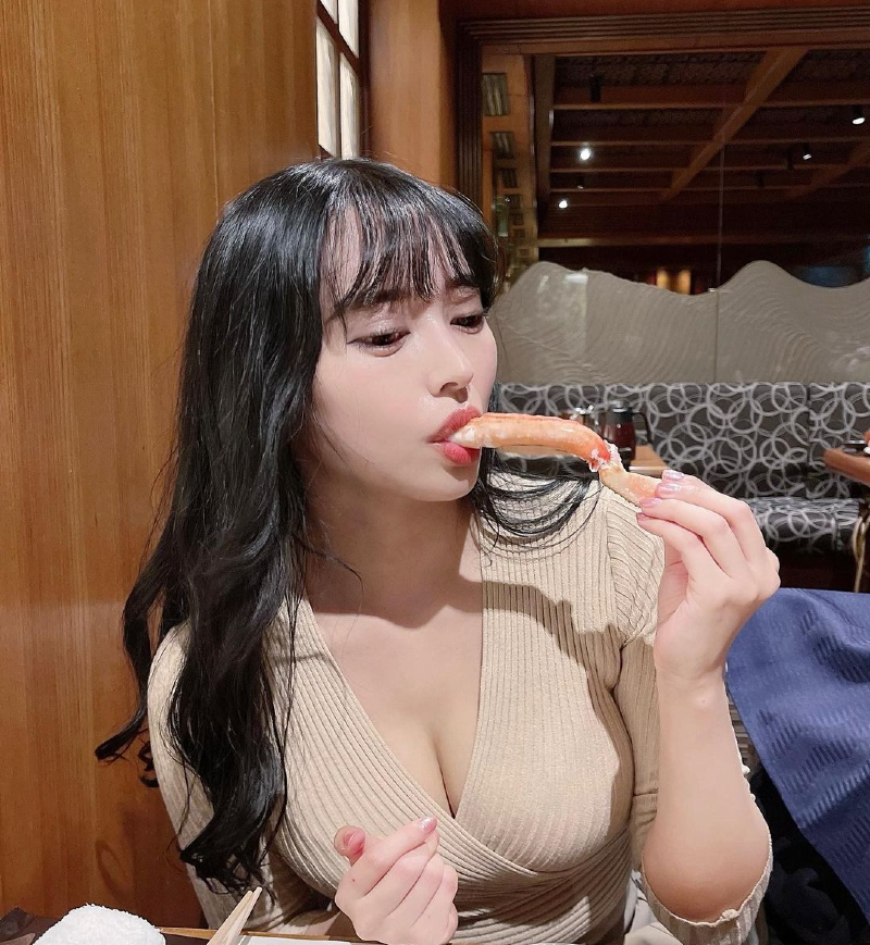 
계곡과 다리사이
