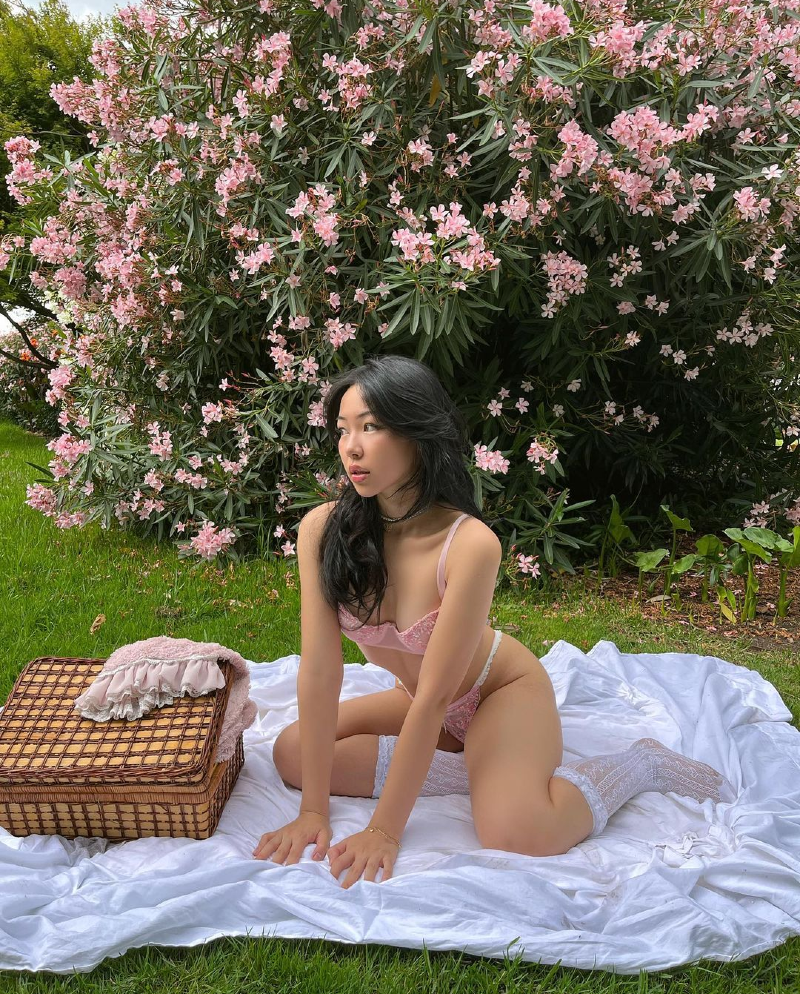
계곡과 다리사이
